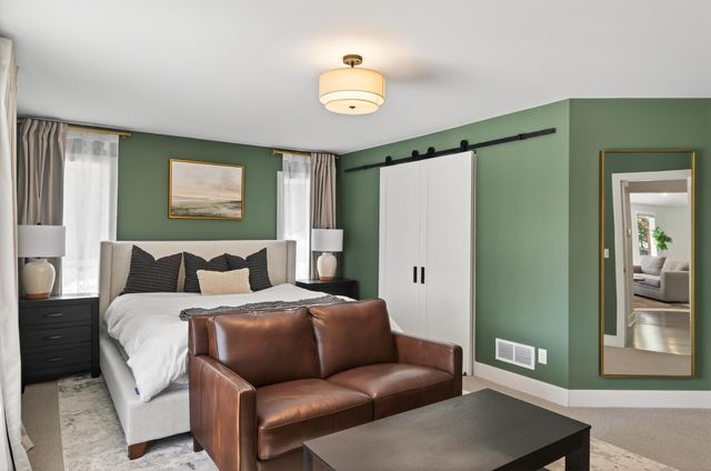 8475 Hidden Bay Trail N, Lake Elmo, MN 55042