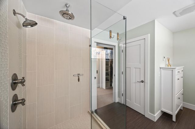 8475 Hidden Bay Trail N, Lake Elmo, MN 55042