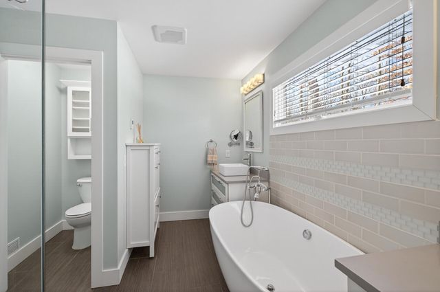 8475 Hidden Bay Trail N, Lake Elmo, MN 55042