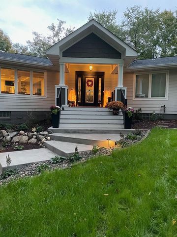 8475 Hidden Bay Trail N, Lake Elmo, MN 55042