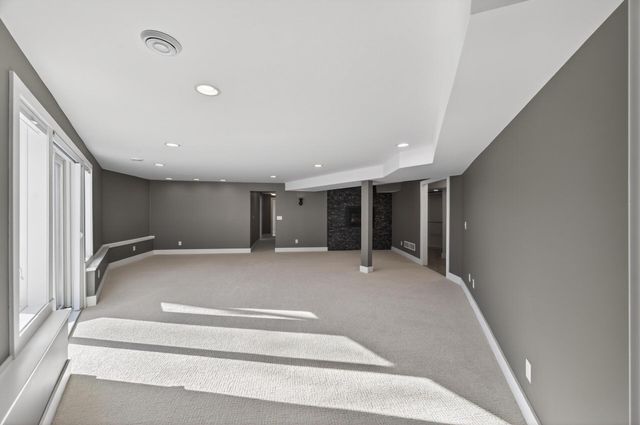 8475 Hidden Bay Trail N, Lake Elmo, MN 55042