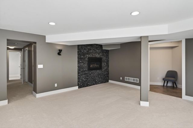 8475 Hidden Bay Trail N, Lake Elmo, MN 55042