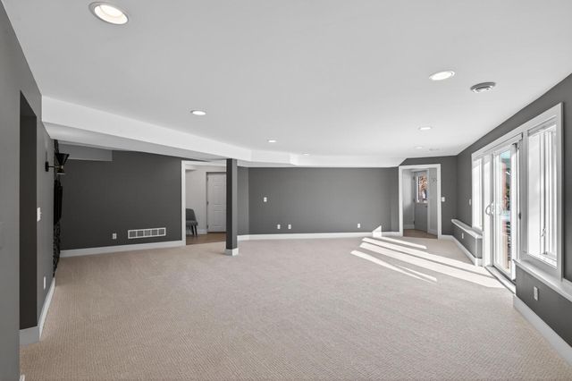 8475 Hidden Bay Trail N, Lake Elmo, MN 55042