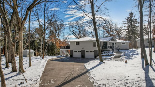 8475 Hidden Bay Trail N, Lake Elmo, MN 55042