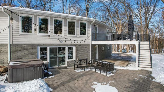 8475 Hidden Bay Trail N, Lake Elmo, MN 55042