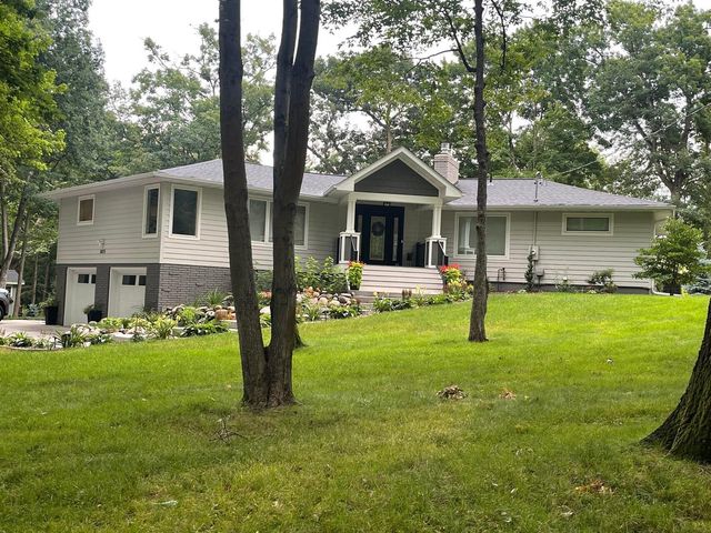 8475 Hidden Bay Trail N, Lake Elmo, MN 55042
