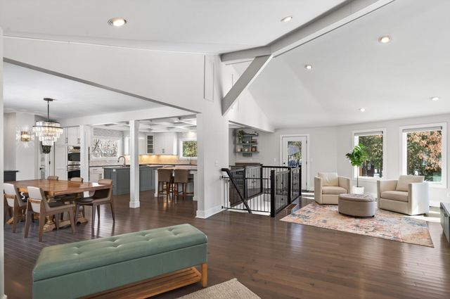 8475 Hidden Bay Trail N, Lake Elmo, MN 55042