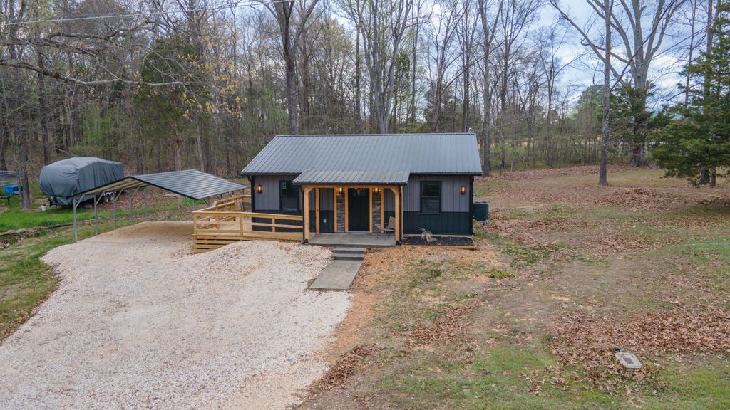 55 Sumerfield Dr, Springville, TN 38256