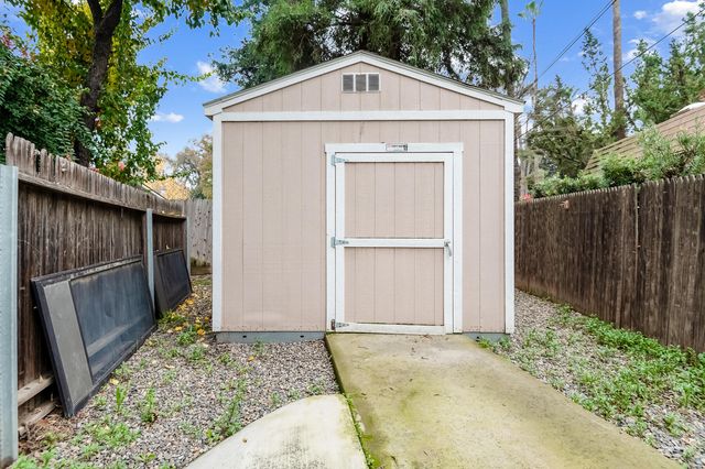 345 N Todd Street, Visalia, CA 93291