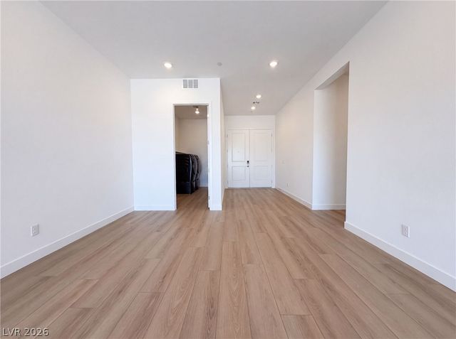8220 Gusty Brook Street, Las Vegas, NV 89113