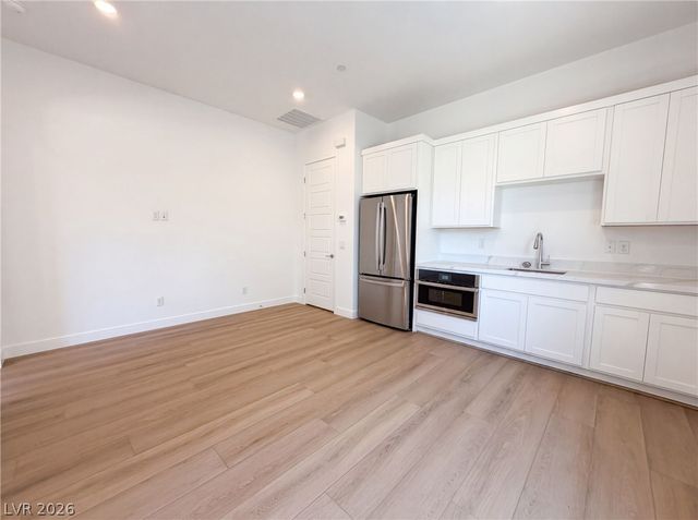 8220 Gusty Brook Street, Las Vegas, NV 89113