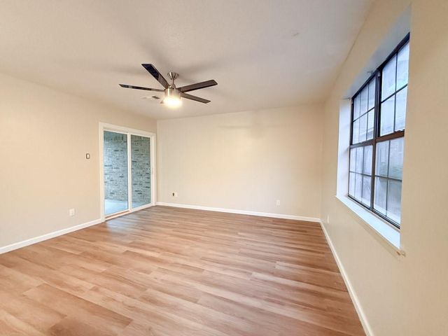 702 S Chappell Hill Street, Brenham, TX 77833