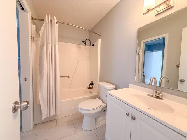 702 S Chappell Hill Street, Brenham, TX 77833