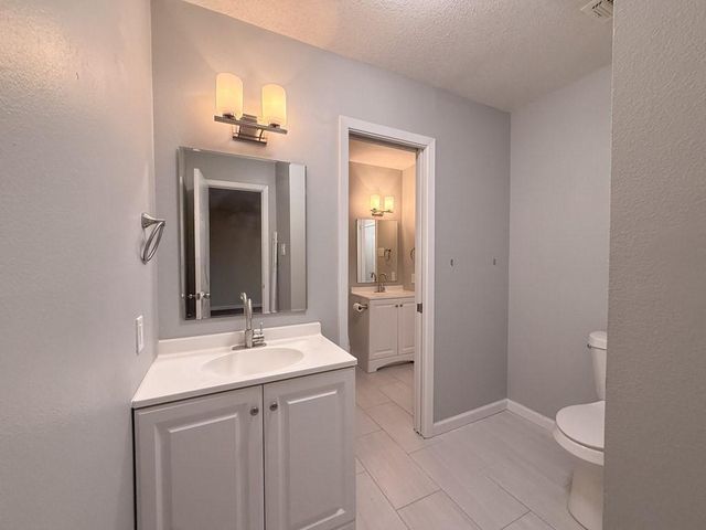 702 S Chappell Hill Street, Brenham, TX 77833