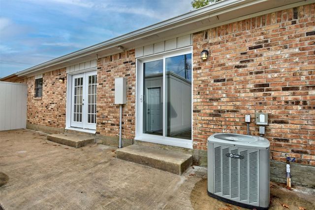 702 S Chappell Hill Street, Brenham, TX 77833