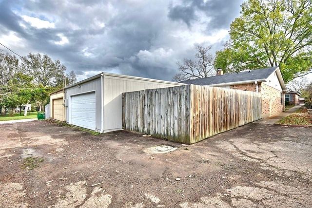 702 S Chappell Hill Street, Brenham, TX 77833
