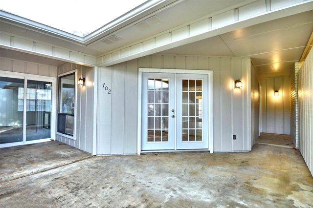 702 S Chappell Hill Street, Brenham, TX 77833