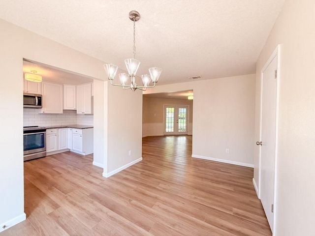 702 S Chappell Hill Street, Brenham, TX 77833