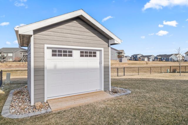 713 35th Street SW, Altoona, IA 50009