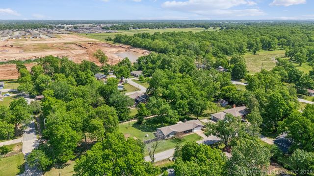 8715 E 170th Street S, Bixby, OK 74008