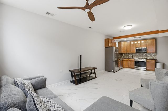 3808 W Belle Plaine Avenue G, Chicago, IL 60618