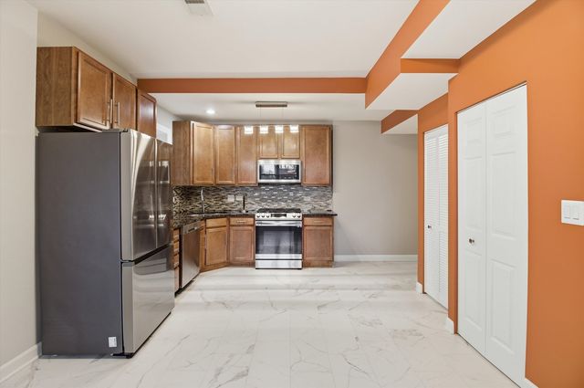 3808 W Belle Plaine Avenue G, Chicago, IL 60618