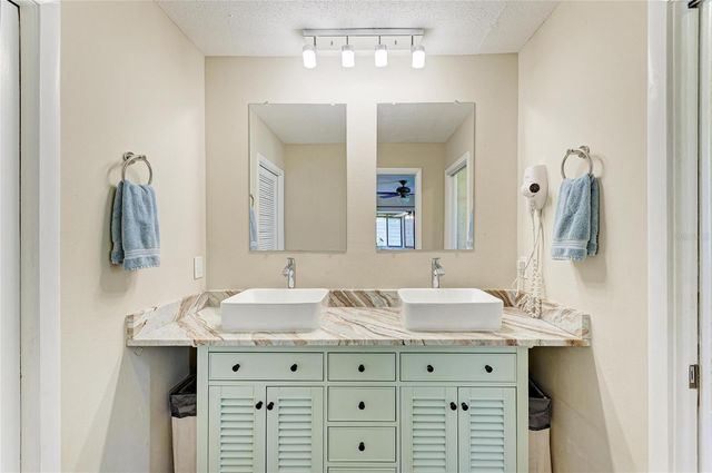 1184 KENISCO ROAD, Venice, FL 34293