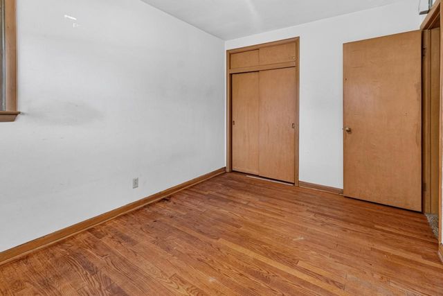 W222N8351 Plainview PARKWAY, Sussex, WI 53089