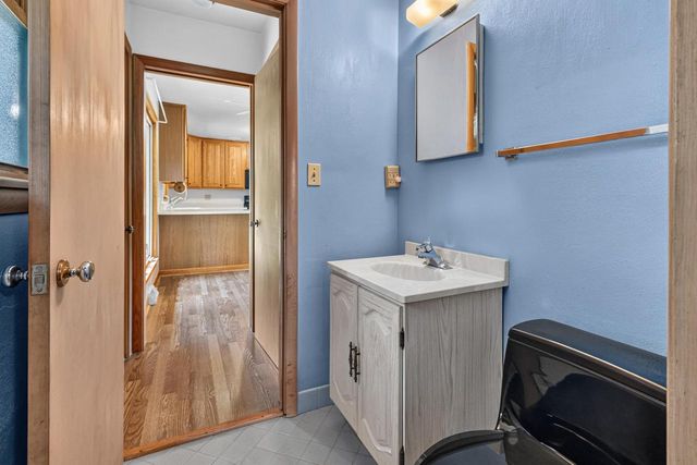 W222N8351 Plainview PARKWAY, Sussex, WI 53089