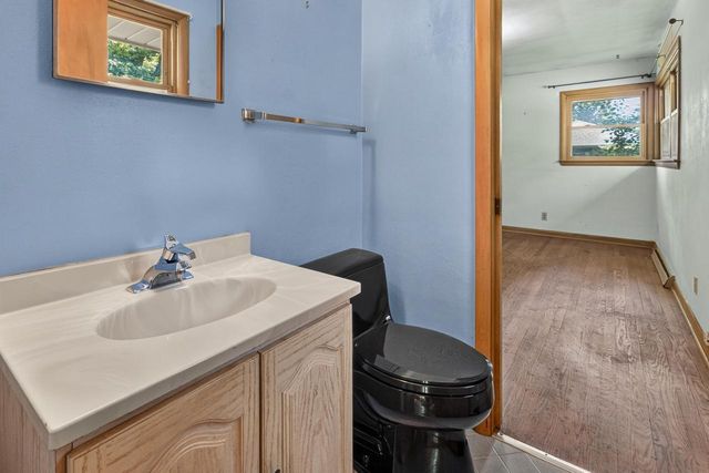 W222N8351 Plainview PARKWAY, Sussex, WI 53089