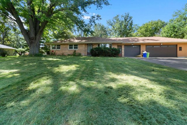 W222N8351 Plainview PARKWAY, Sussex, WI 53089