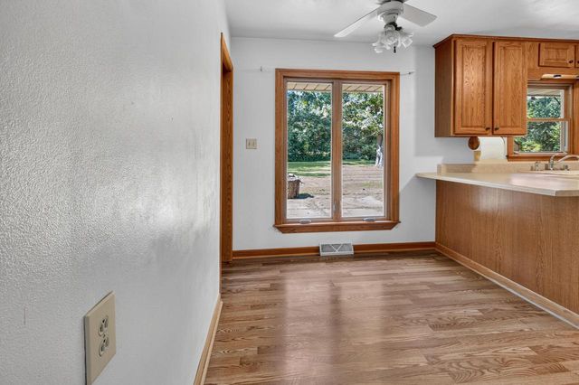 W222N8351 Plainview PARKWAY, Sussex, WI 53089