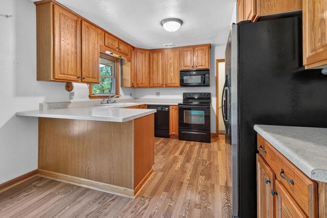 W222N8351 Plainview PARKWAY, Sussex, WI 53089