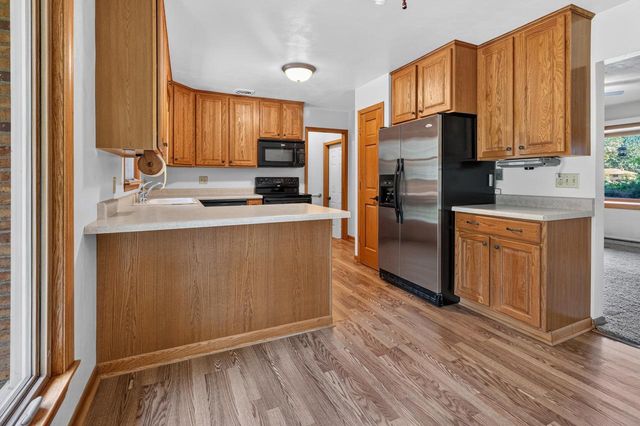 W222N8351 Plainview PARKWAY, Sussex, WI 53089
