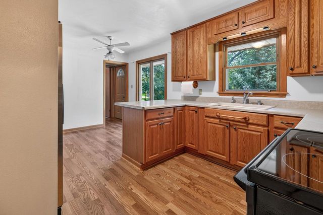 W222N8351 Plainview PARKWAY, Sussex, WI 53089