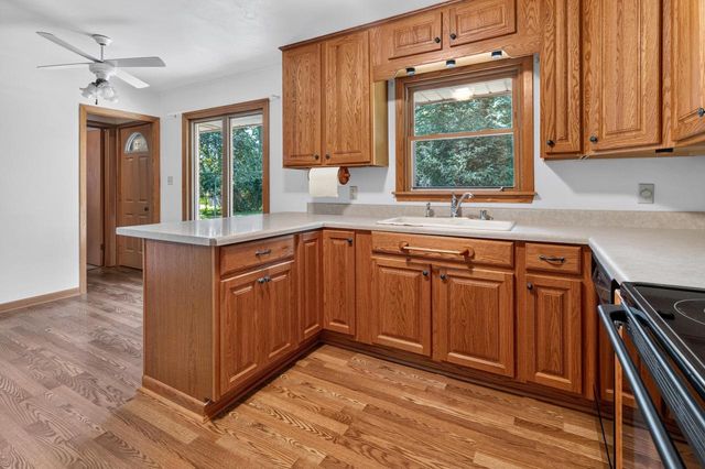 W222N8351 Plainview PARKWAY, Sussex, WI 53089