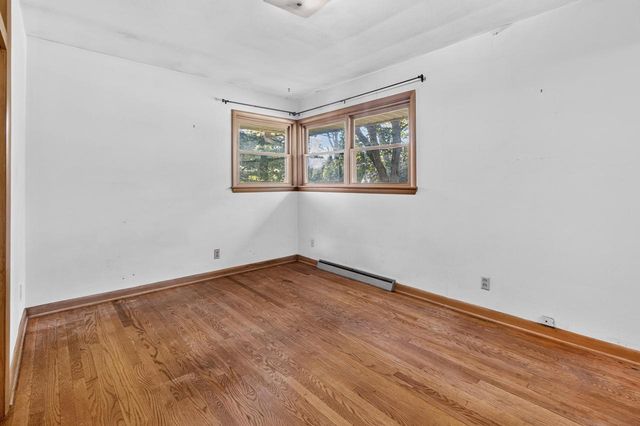 W222N8351 Plainview PARKWAY, Sussex, WI 53089