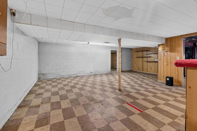 W222N8351 Plainview PARKWAY, Sussex, WI 53089