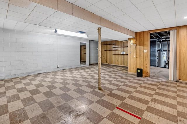 W222N8351 Plainview PARKWAY, Sussex, WI 53089