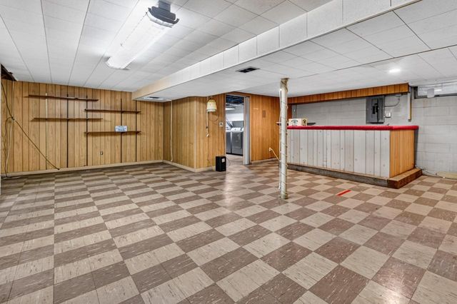 W222N8351 Plainview PARKWAY, Sussex, WI 53089