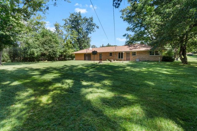W222N8351 Plainview PARKWAY, Sussex, WI 53089