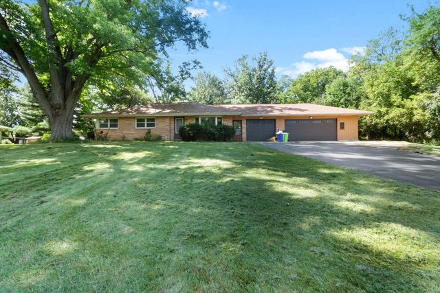 W222N8351 Plainview PARKWAY, Sussex, WI 53089