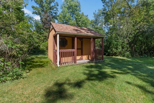 W222N8351 Plainview PARKWAY, Sussex, WI 53089