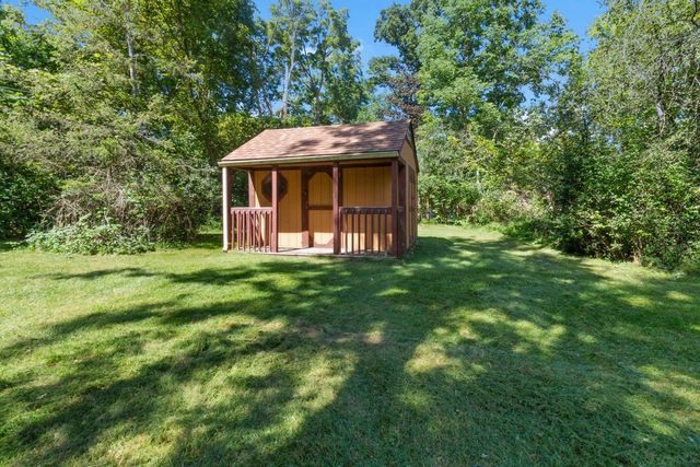 W222N8351 Plainview PARKWAY, Sussex, WI 53089