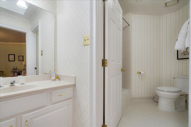 4821 S KINGSGATE PL, Memphis, TN 38117