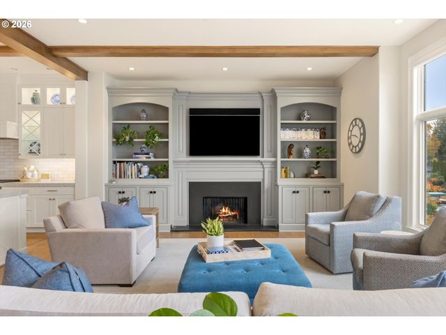 16871 GREENBRIER Rd, Lake Oswego, OR 97034