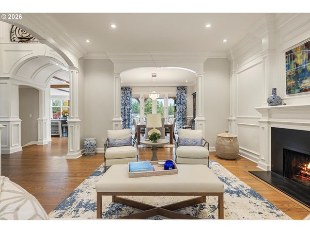 16871 GREENBRIER Rd, Lake Oswego, OR 97034