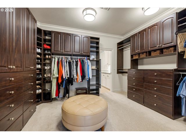 16871 GREENBRIER Rd, Lake Oswego, OR 97034