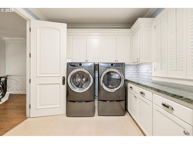 16871 GREENBRIER Rd, Lake Oswego, OR 97034