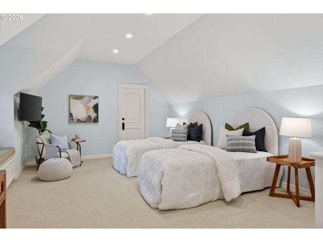 16871 GREENBRIER Rd, Lake Oswego, OR 97034